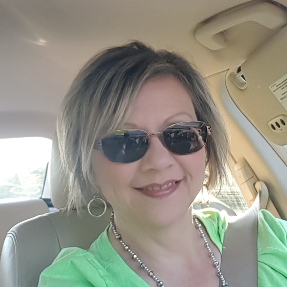 Meet your Posher, Kris - Picture 1 of 1